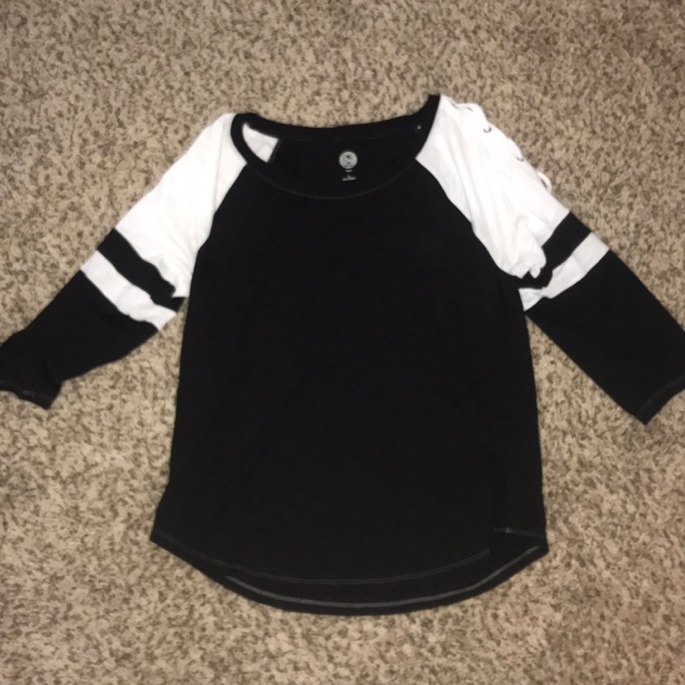 Black and white quarter sleeve shirt